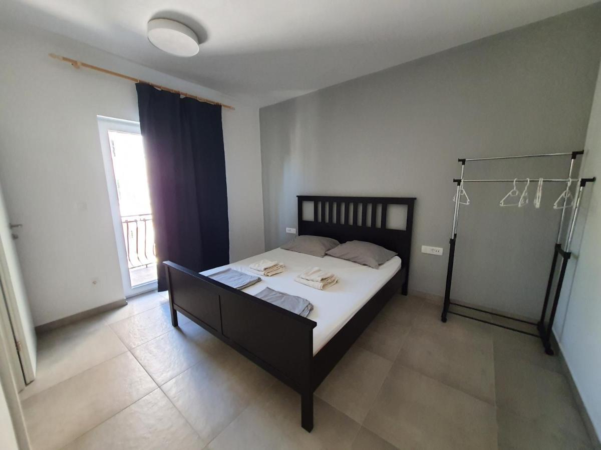 Subtub Hostel Makarska Esterno foto