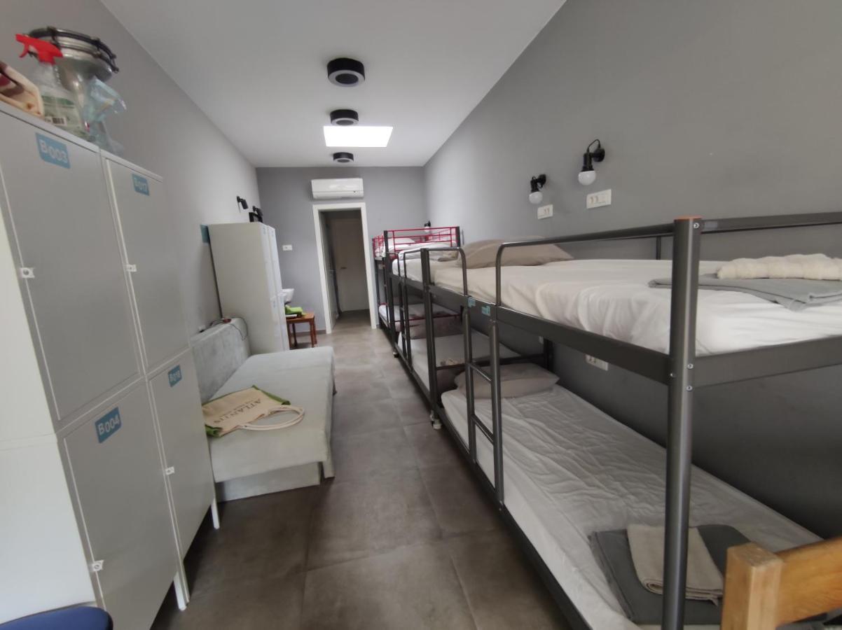 Subtub Hostel Makarska Esterno foto
