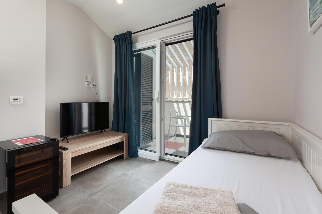 Subtub Hostel Makarska Esterno foto